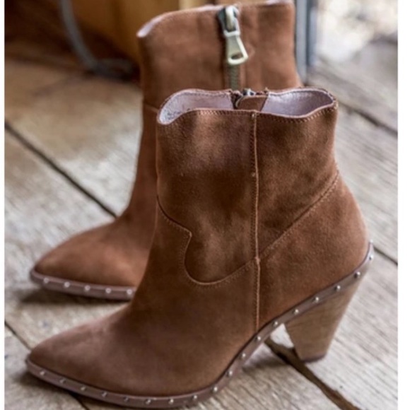 - New ✨Ramble Faux Suede Cowboy Boot
CHINESE LAUNDRY 7.5 - Picture 2 of 6
